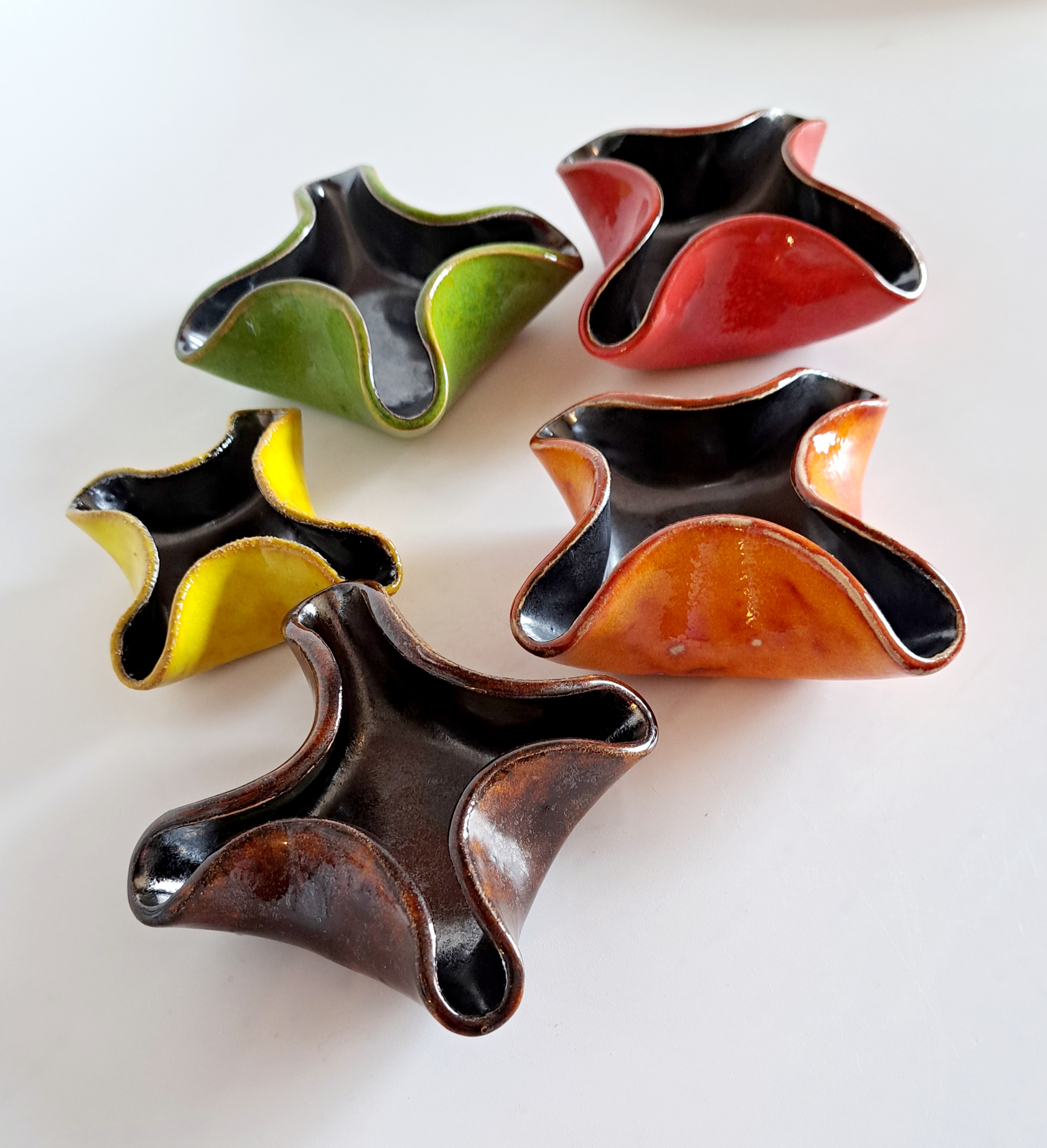 farebné popolníky 2