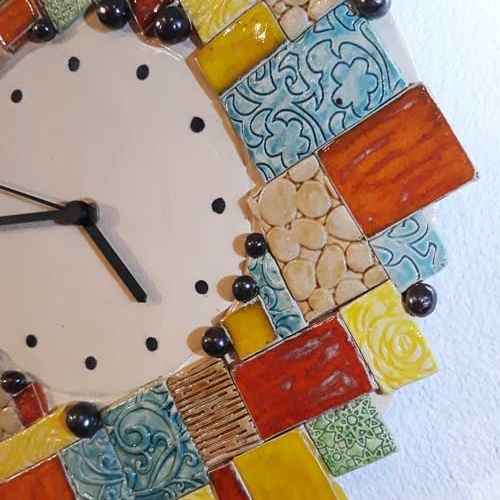 hodiny s farebnými kockami 2