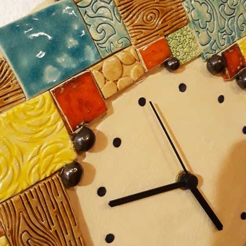 hodiny s farebnými kockami 3