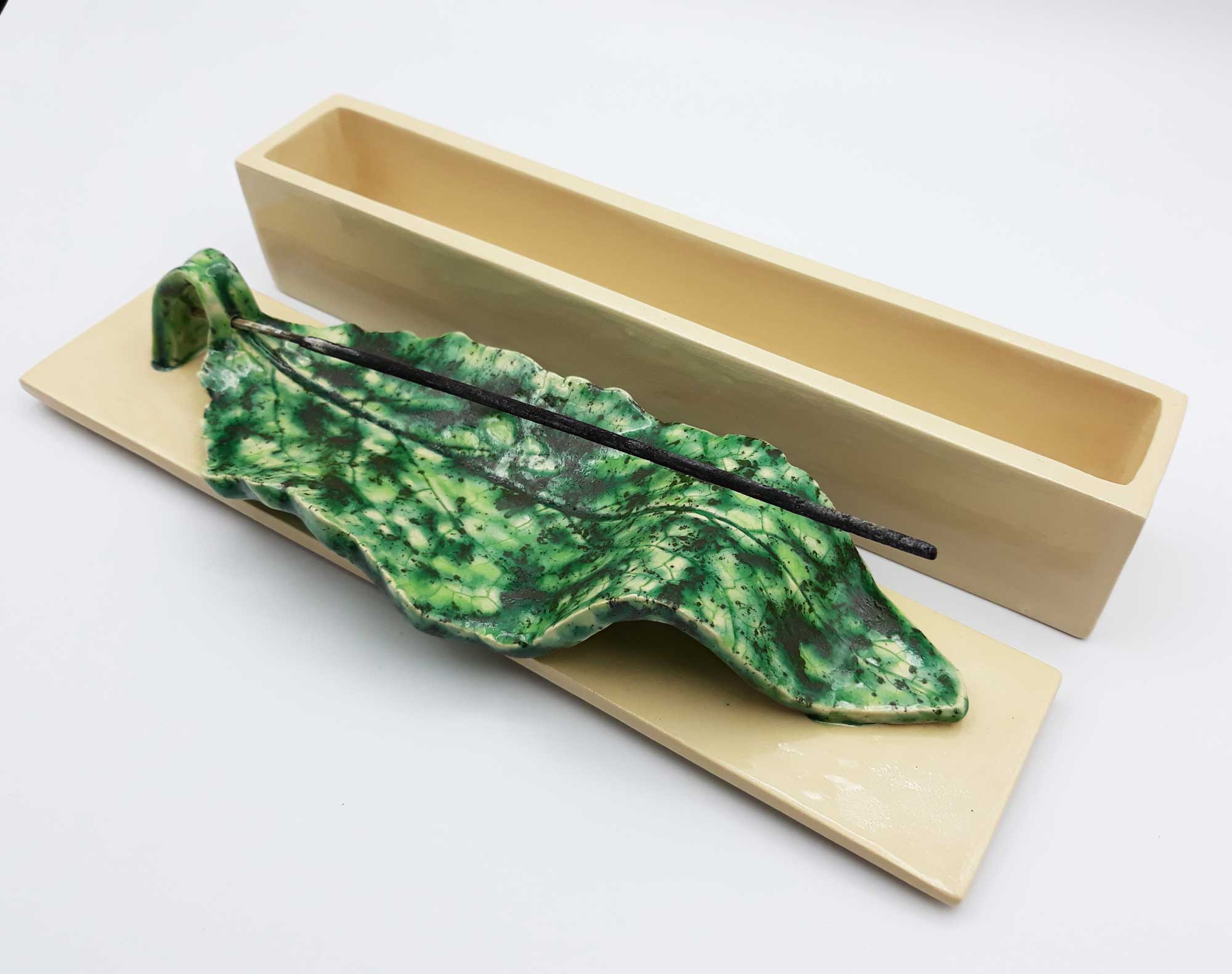 stojan na vonnú tyčinku so zásobníkom 2