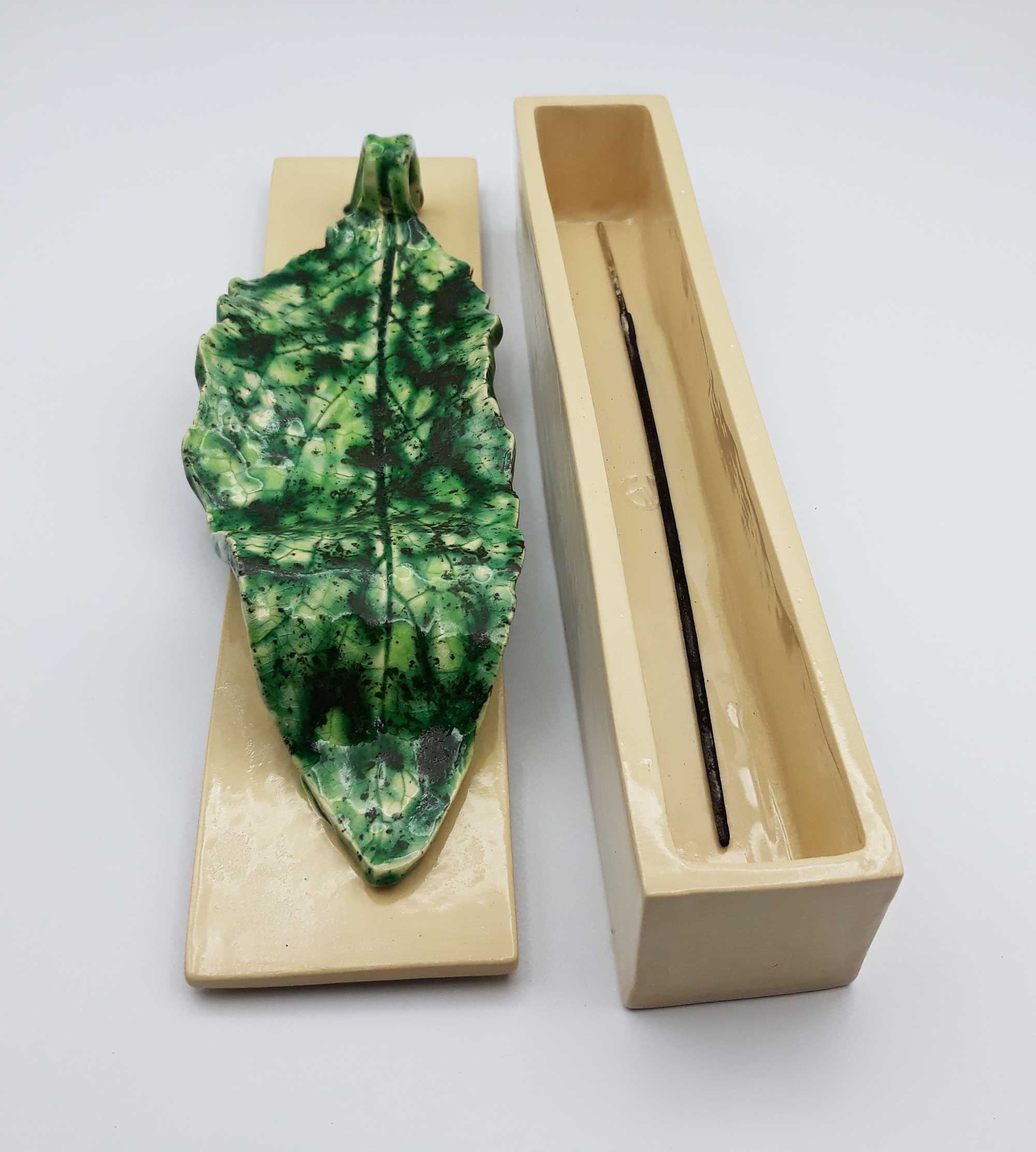 stojan na vonnú tyčinku so zásobníkom 3