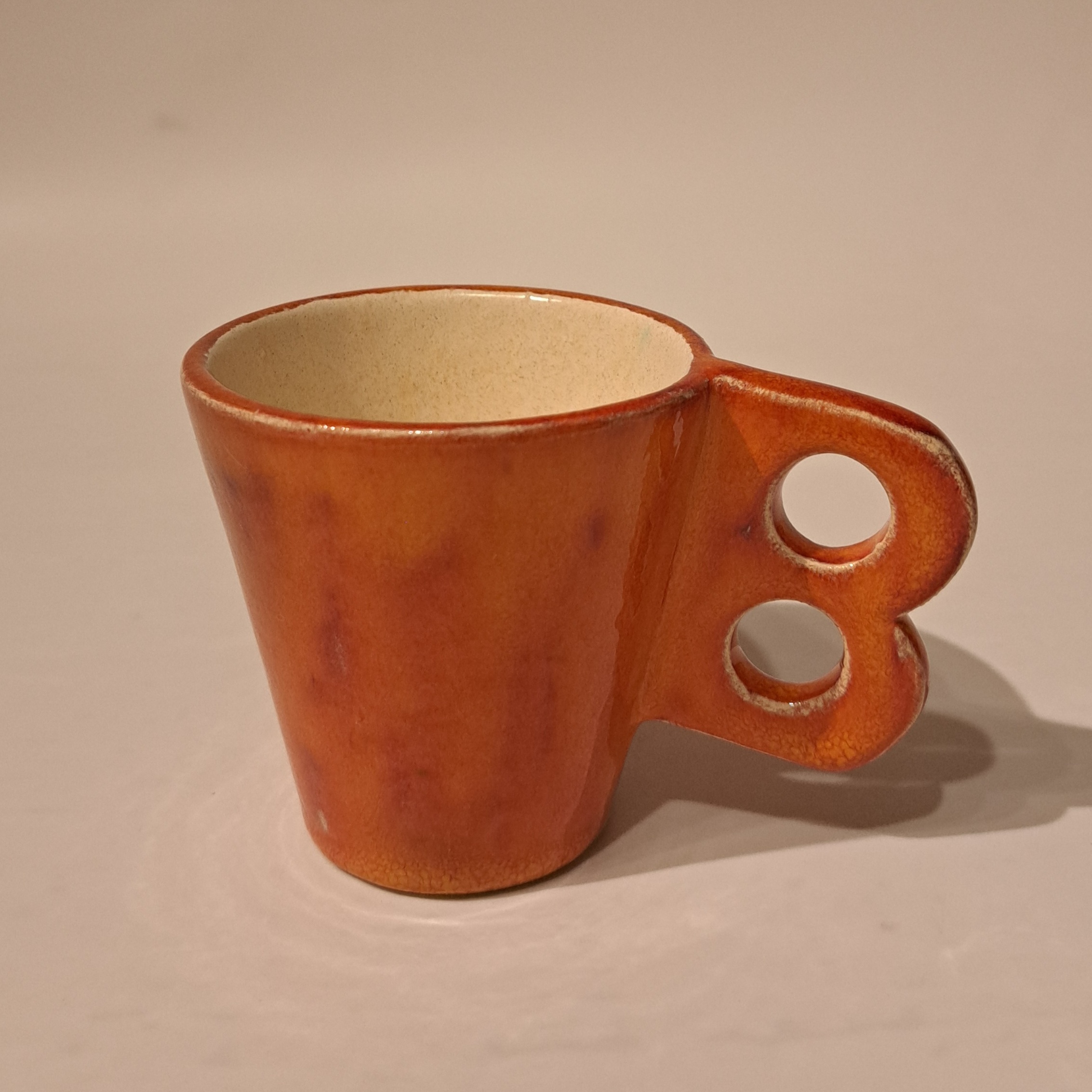 šálky písmenkové 3