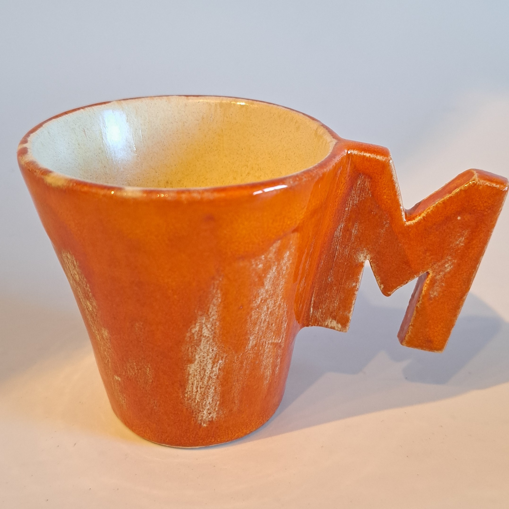 šálky písmenkové 4