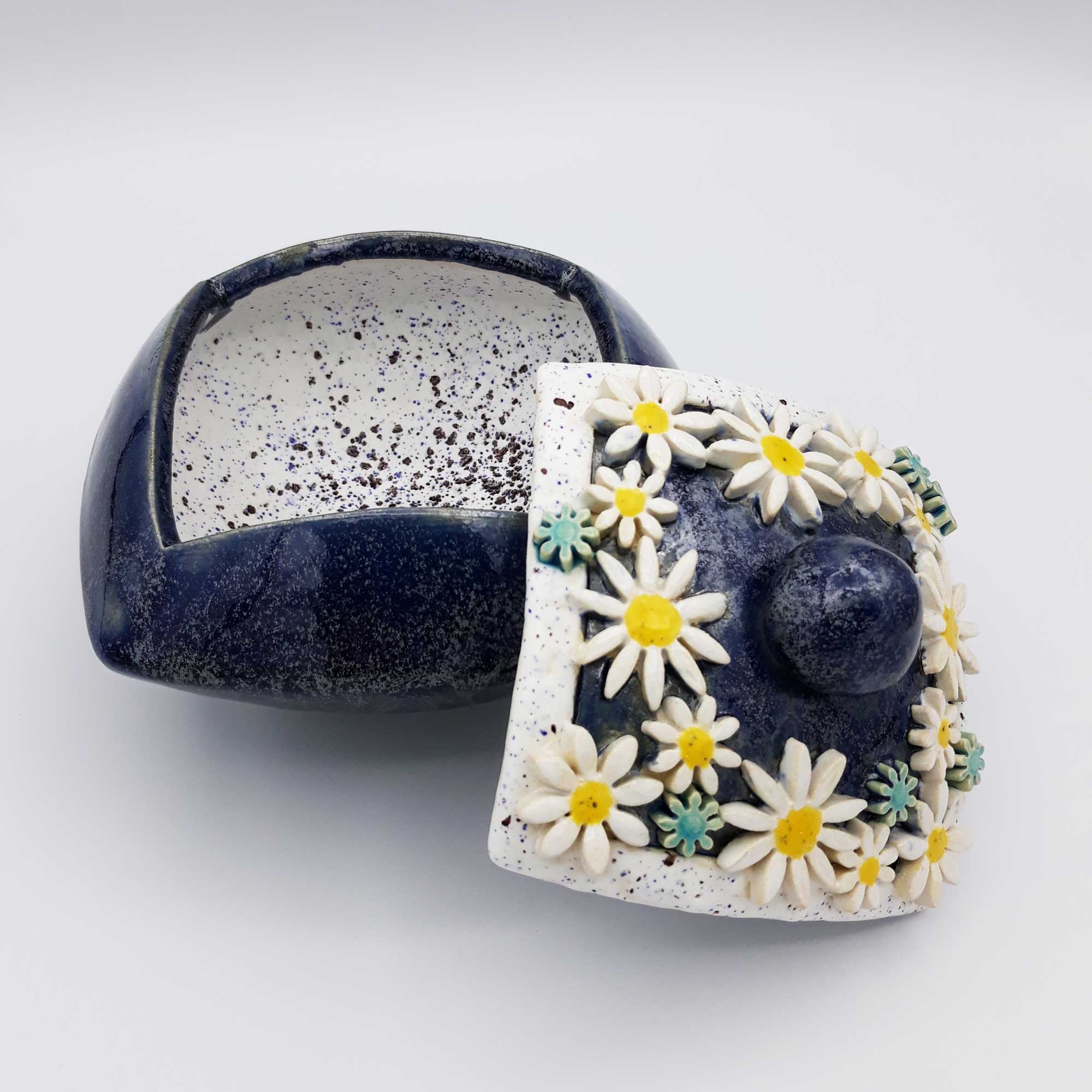 Dóza s kvetinkami 2