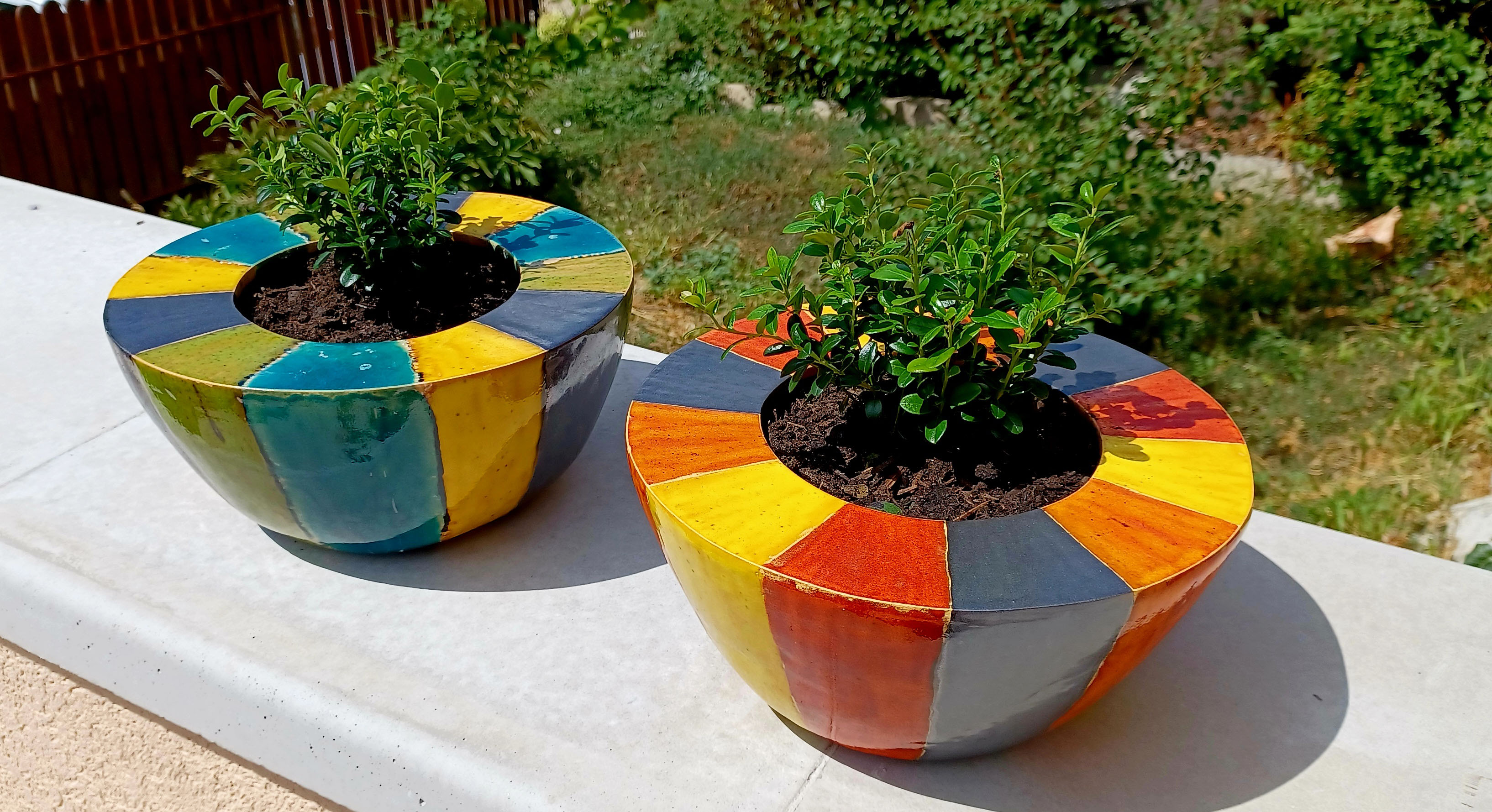 Kvetináč modrý a červený 2