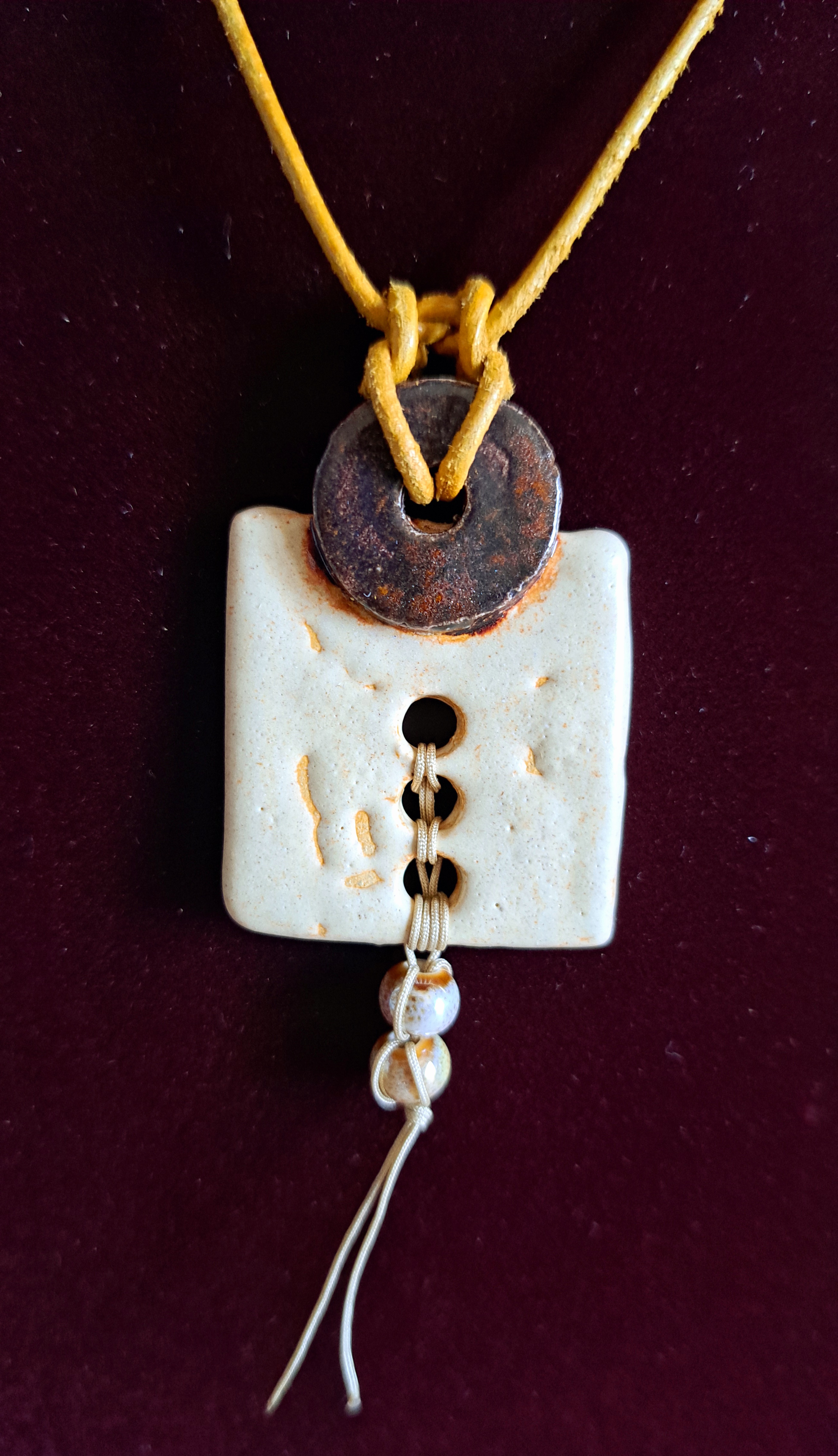 Prívesok béžový s korálkami 3