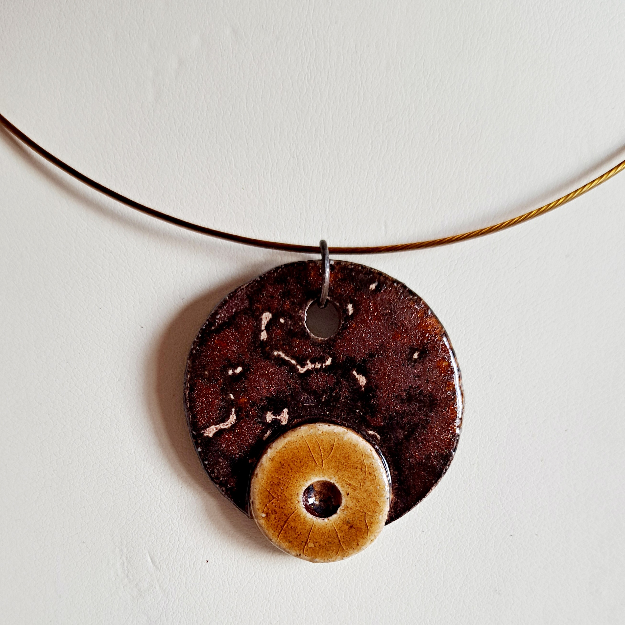 Prívesok hnedo-okrový 3