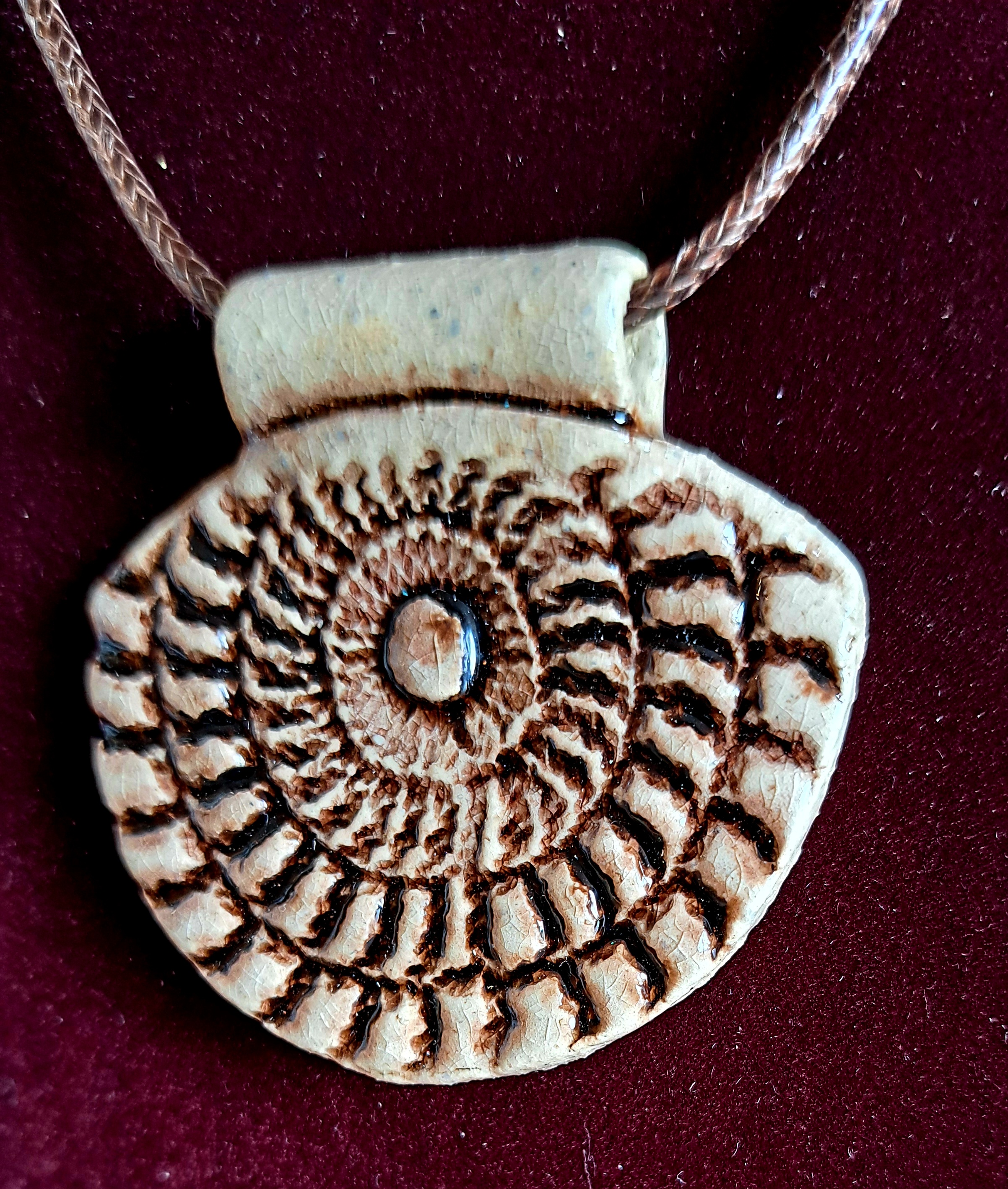 Prívesok béžovo-hnedý 3